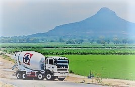 olla de concreto cruz azul pasando sobre un campo